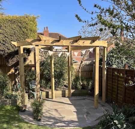 Asian corner pergola with straight rafters