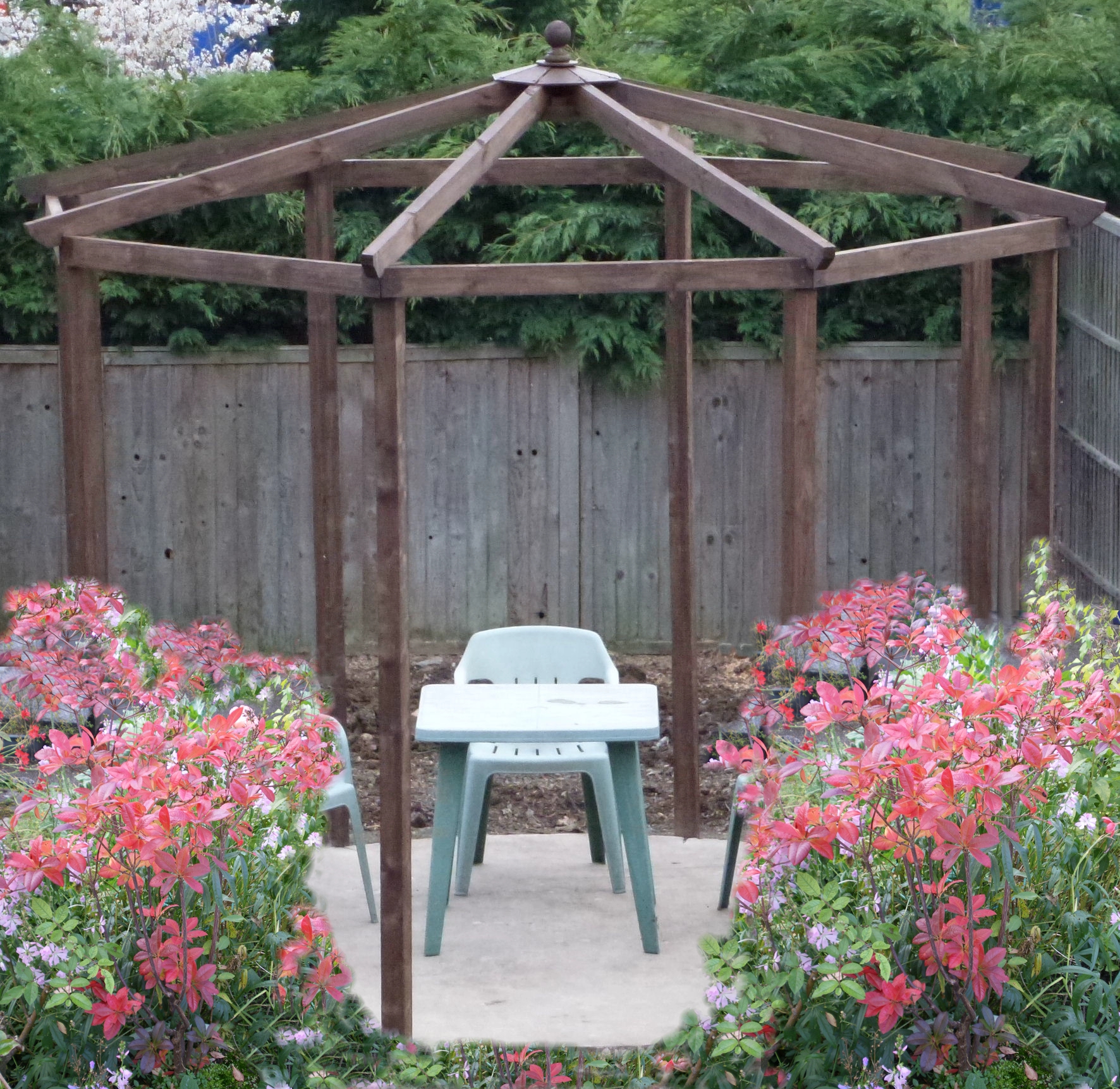 Copyright Image: Fantastic hexagonal pergola with pitched roof and six rafters made from the plans.