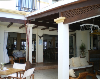 Copyright image: Attached lean-to pergola with rafters and ledger board.