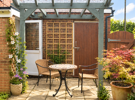 Copyright Image: Kevin’s beautiful patio pergola made from the plans, with a translucent roof, trellis and a lovely seating area. Copyright Image: Kevin’s beautiful patio pergola made from the plans, with a translucent roof, trellis and a lovely seating area.